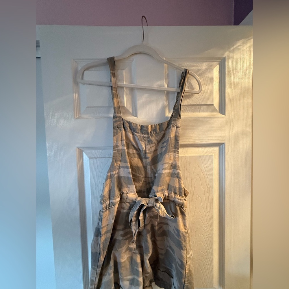 Romper - Picture 2 of 4